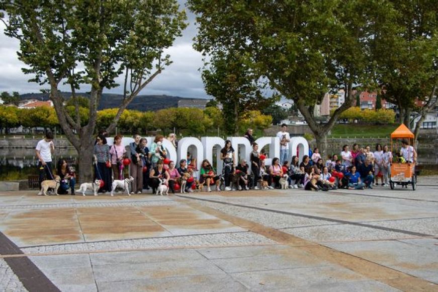 Cãominhada pelas Ruas de Mirandela no dia da celebração da República